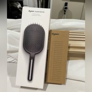 Dyson paddle brush & comb set